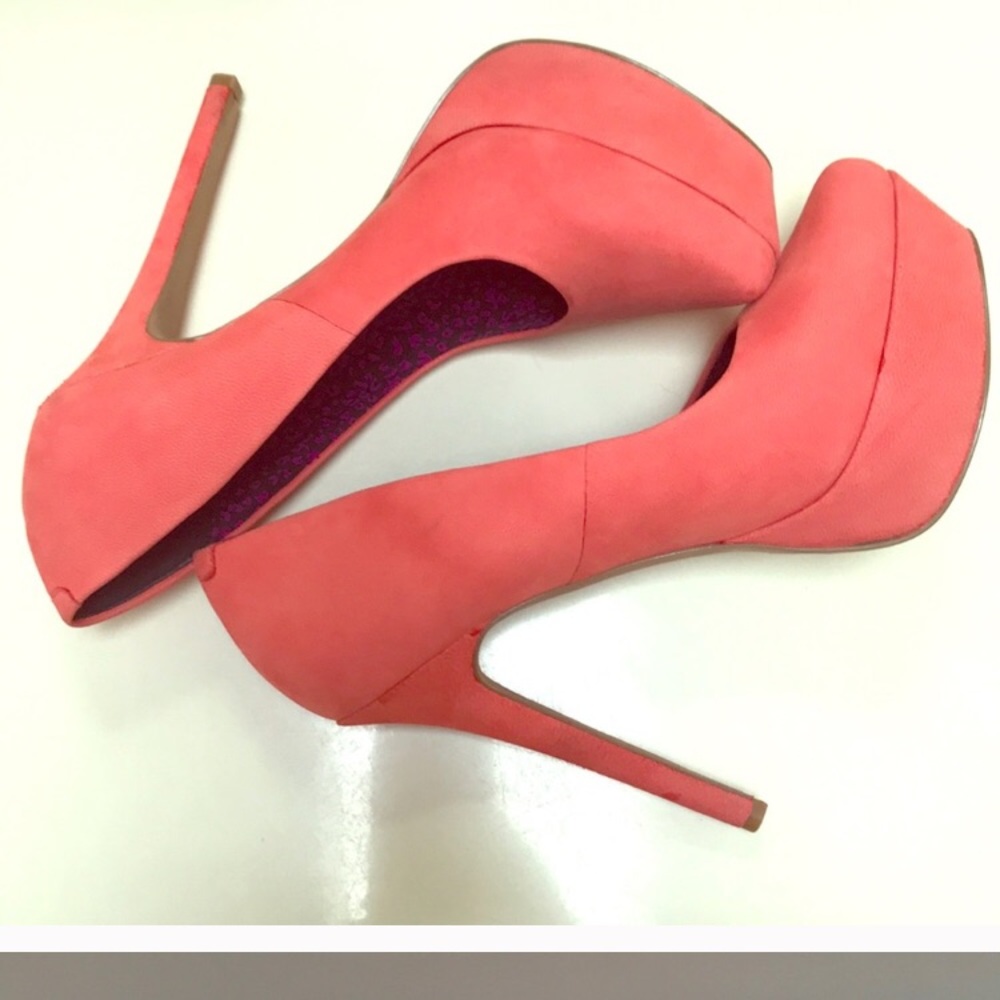 Jessica Simpson pumps/heels